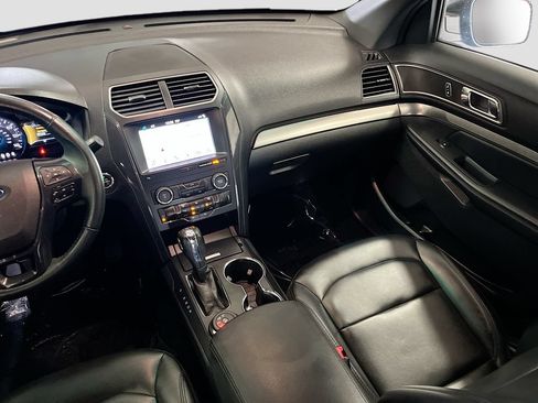 Used 2019 Ford Explorer XLT w/ Equipment Group 202A AWD/4WD image 24