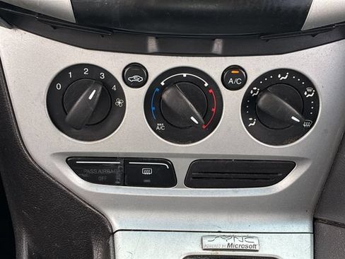 Used 2013 Ford Focus SE FWD image 18