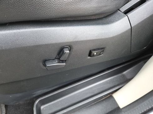 Used 2017 Dodge Grand Caravan SXT image 38