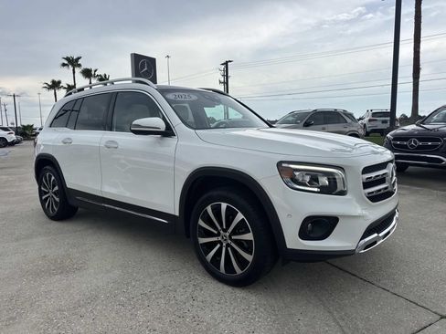 Used 2023 Mercedes-Benz GLB 250 image 3