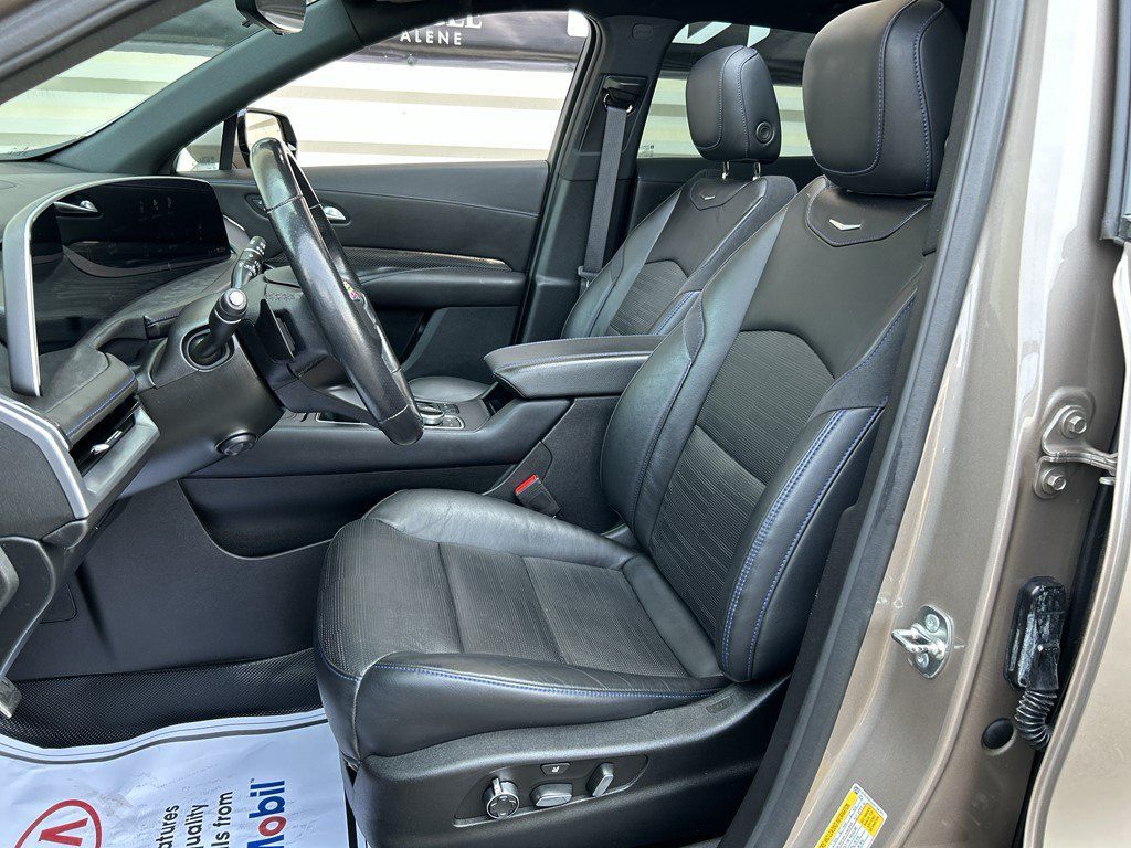 Certified 2024 Cadillac XT4 Sport AWD/4WD image 9