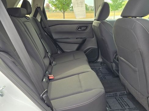 Used 2024 Nissan Rogue S image 8