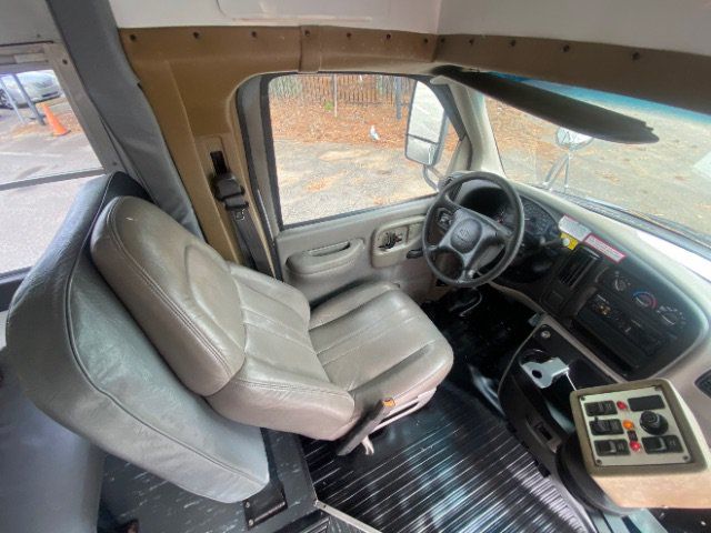 Used 2001 Chevrolet Express 3500 RWD image 17