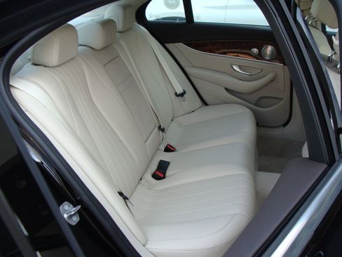 Used 2018 Mercedes-Benz E 300 E 300 image 11