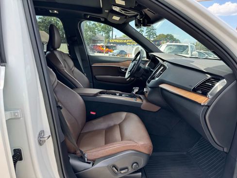 Used 2022 Volvo XC90 T6 Momentum w/ Advanced Package image 23