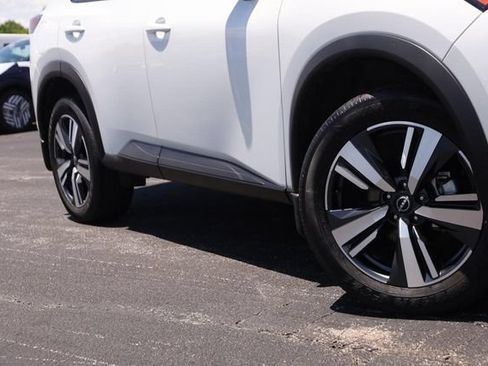 Certified 2025 Nissan Rogue SL w/ SL Premium Package AWD/4WD image 3