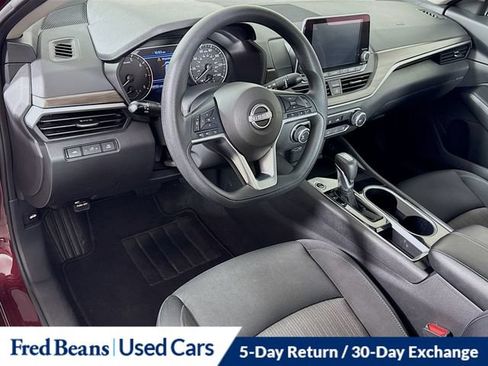 Used 2024 Nissan Altima 2.5 SV FWD image 11
