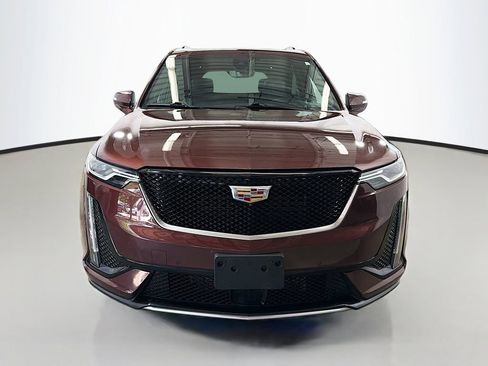 Used 2022 Cadillac XT6 Sport w/ Technology Package AWD/4WD image 2