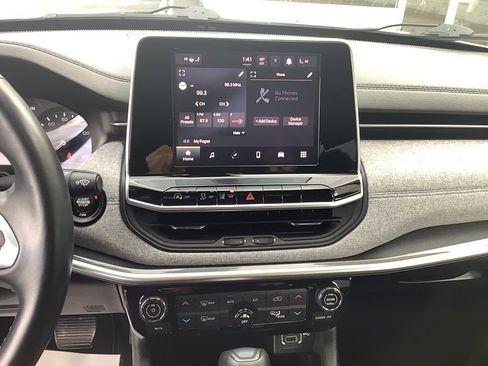 Certified 2022 Jeep Compass Latitude w/ Convenience Group image 10