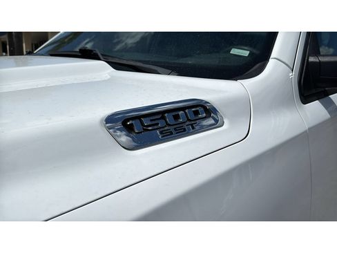 Used 2025 RAM 1500 Laramie AWD/4WD image 9