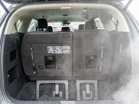 Used 2024 Kia Carnival EX FWD image 11