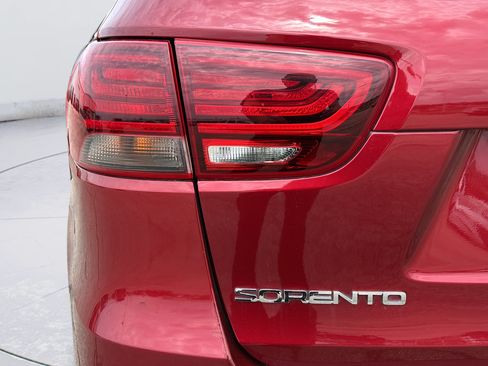 Used 2020 Kia Sorento LX FWD image 30