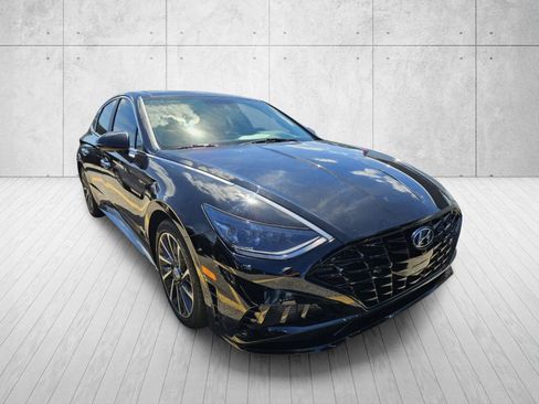 Used 2023 Hyundai Sonata Limited FWD image 2