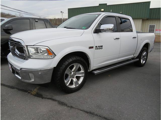 Used 2017 RAM 1500 Laramie AWD/4WD image 1