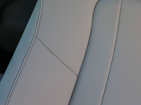 Used 2024 Mercedes-Benz EQB 300 4MATIC image 31