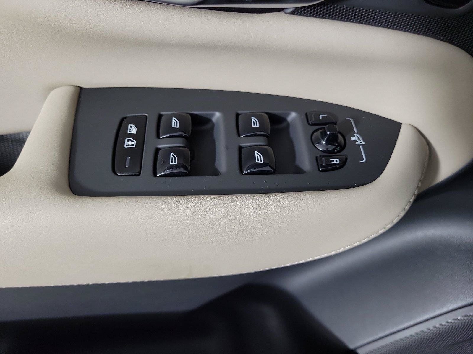 Certified 2026 Volvo XC90 B6 Plus AWD/4WD image 20