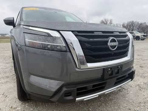 Used 2024 Nissan Pathfinder Platinum image 8