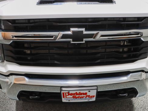 Used 2024 Chevrolet Silverado 3500 LT w/ Convenience Package AWD/4WD image 4