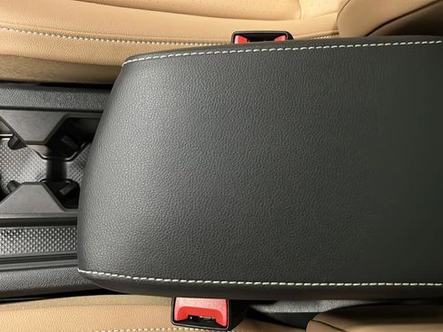 Used 2024 Volkswagen Tiguan SE w/ Panoramic Sunroof Package image 20