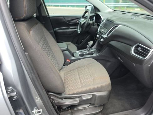 Used 2024 Chevrolet Equinox LT FWD image 16