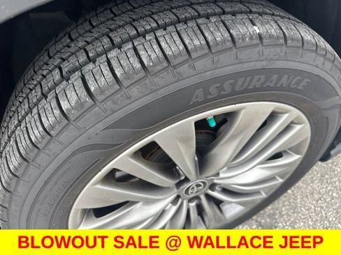 Used 2022 Toyota Highlander Platinum FWD image 7