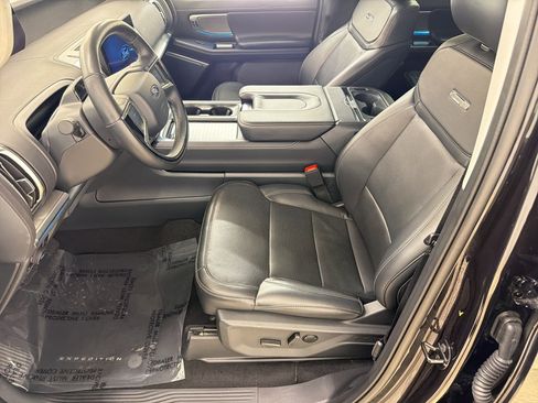 Certified 2025 Ford Expedition Max Platinum AWD/4WD image 5