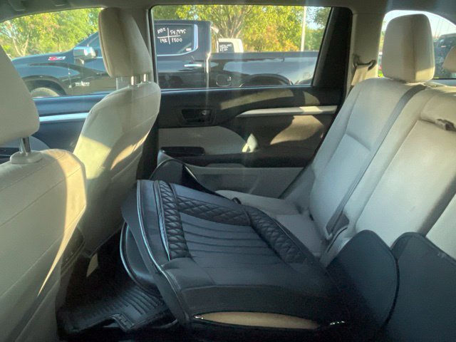 Used 2018 Toyota Highlander LE FWD image 10