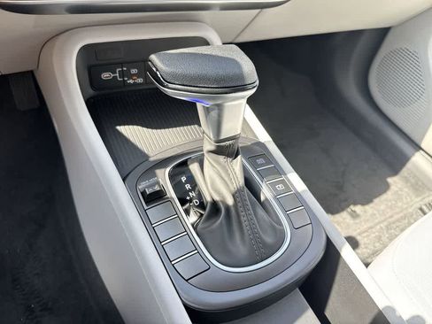 New 2025 Hyundai Kona SE image 30