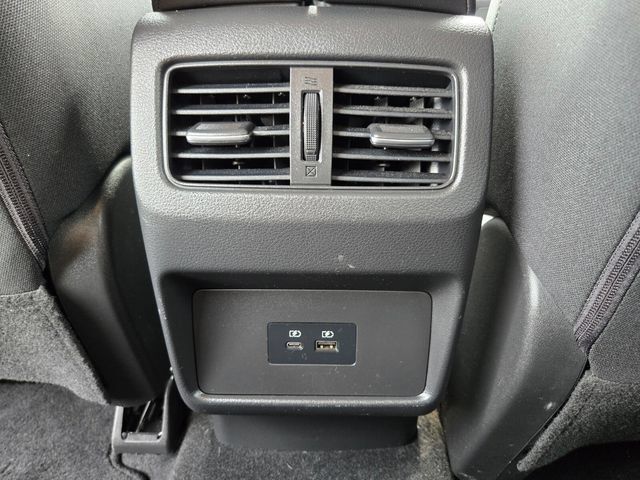 Used 2021 Nissan Rogue SV AWD/4WD image 16