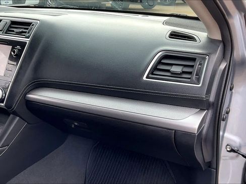 Used 2018 Subaru Outback 2.5i Premium image 18