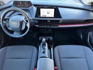 Used 2025 Toyota Prius Plug-In Hybrid video 4