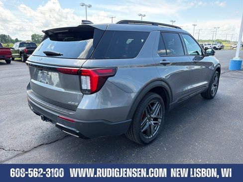 Used 2025 Ford Explorer ST-Line w/ ST-Line Street Pack AWD/4WD image 5