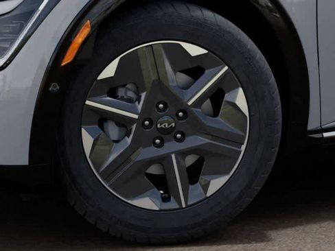 New 2025 Kia EV6 Light w/ Light LR Technology Package AWD/4WD image 9