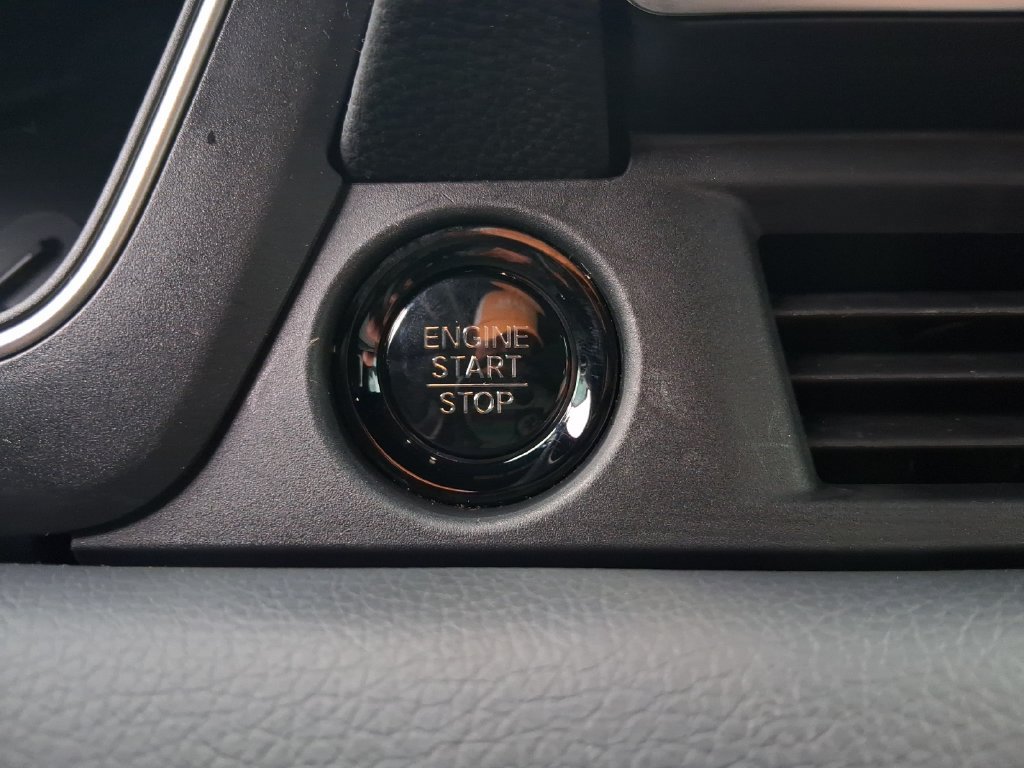 Used 2025 Honda Pilot Sport image 17