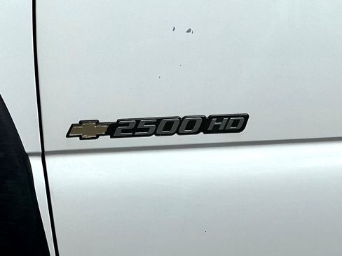 Used 2004 Chevrolet Silverado 2500 4x4 Regular Cab image 9