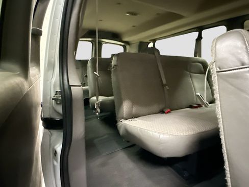 Used 2024 Chevrolet Express 3500 LT w/ LT Preferred Equipment Group RWD image 26