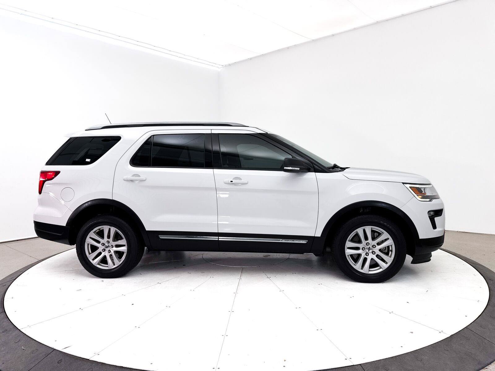 Used 2019 Ford Explorer XLT w/ Equipment Group 201A AWD/4WD image 32