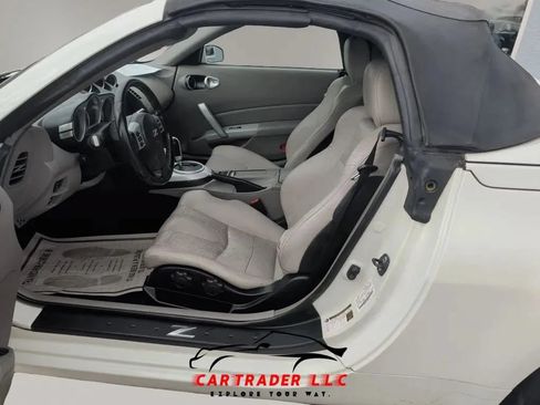 Used 2007 Nissan 350Z Touring RWD image 16