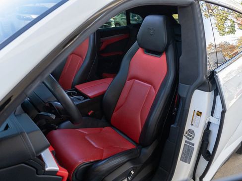 Used 2019 Lamborghini Urus image 41