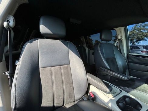 Used 2019 Dodge Grand Caravan SXT image 33
