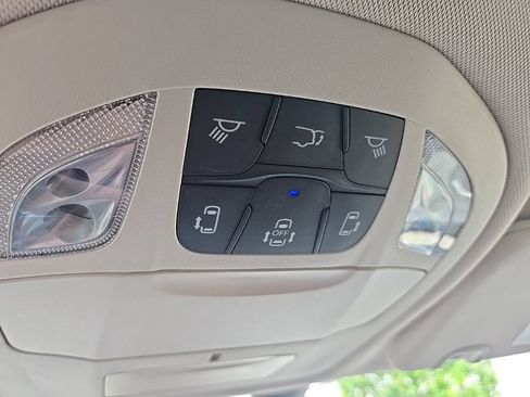 Used 2019 Chrysler Pacifica Touring-L FWD image 53