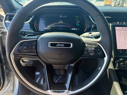 Used 2023 Jeep Grand Cherokee Trailhawk w/ Advanced Protech Group II AWD/4WD image 9