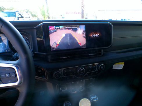 Used 2024 Jeep Wrangler High Altitude image 23