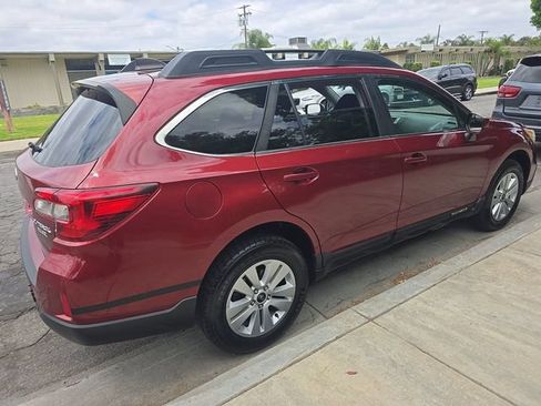 Used 2017 Subaru Outback 2.5i Premium AWD/4WD image 3