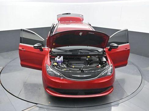 New 2025 Chrysler Voyager LX image 69