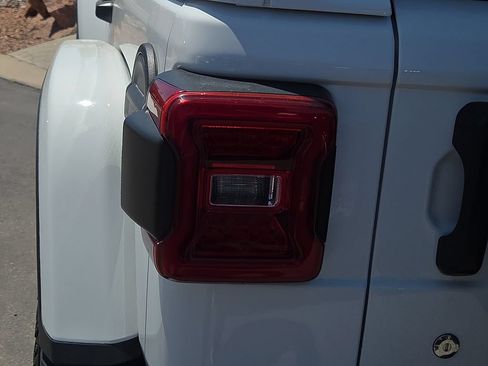 Used 2019 Jeep Wrangler Unlimited Rubicon AWD/4WD image 9
