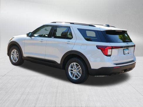 Used 2026 Ford Explorer Active AWD/4WD image 5