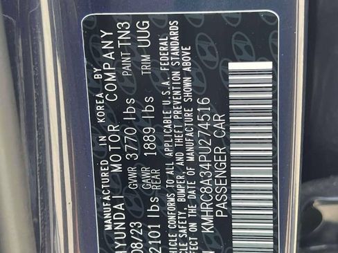 Used 2023 Hyundai Venue Limited FWD image 19