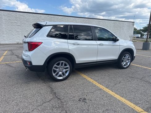 Used 2025 Honda Passport EX-L image 25