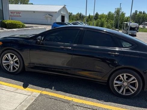 Used 2017 Ford Fusion SE w/ Fusion SE Technology Package AWD/4WD image 8